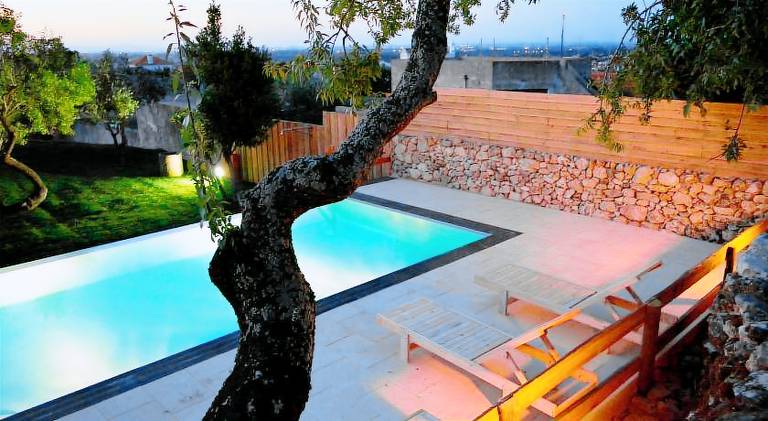 House with pool, garden & BBQ in Setubal