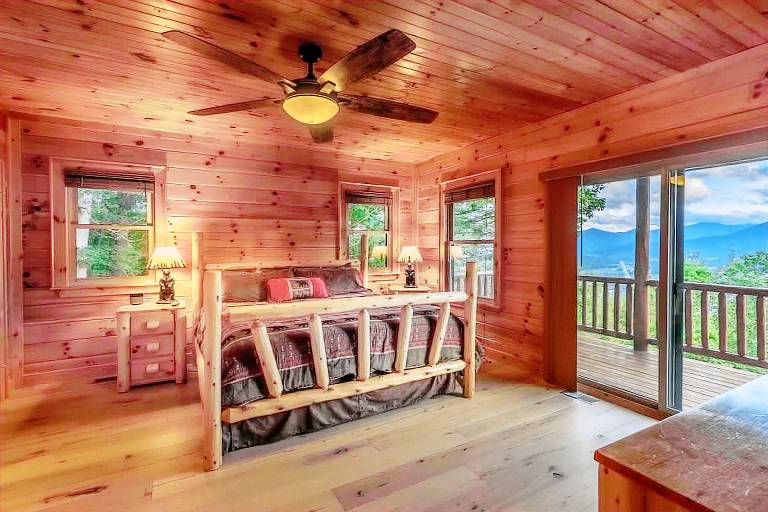 Waynesville Mtn Cabin-Scenic Views Relaxing HotTub — photo 2