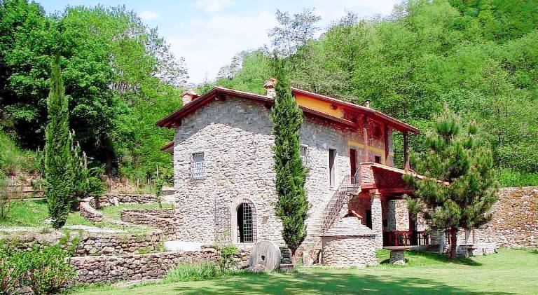 Vacation home with 1 room for 4 persons in Carrara