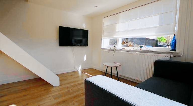 Apartment with yard & terrace — photo 2