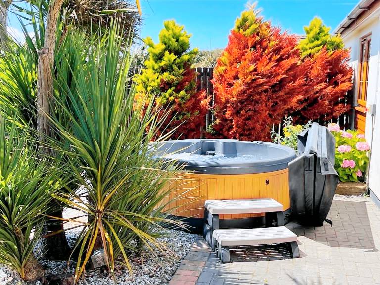 Cottage with hot tub & garden | Pets allowed in Bideford