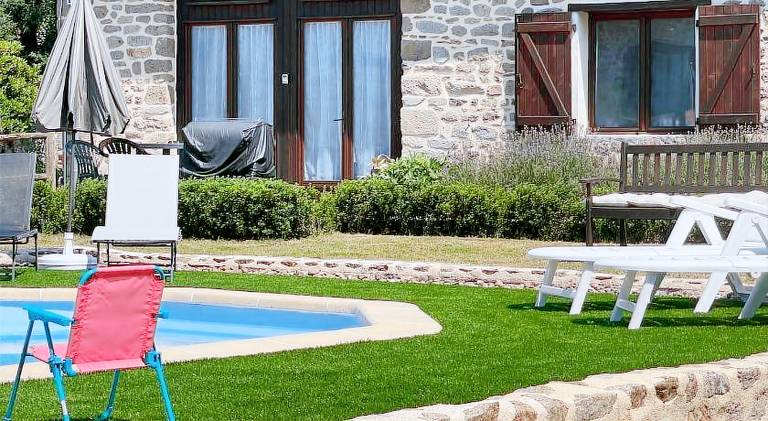 Holiday apartment with patio, pool & garden — photo 4