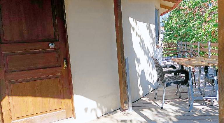 Rental apartment with yard & patio — photo 5