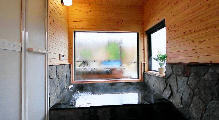 House with grill — photo 3