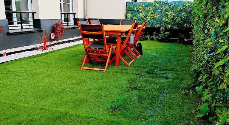 Holiday apartment with terrace in Meaux