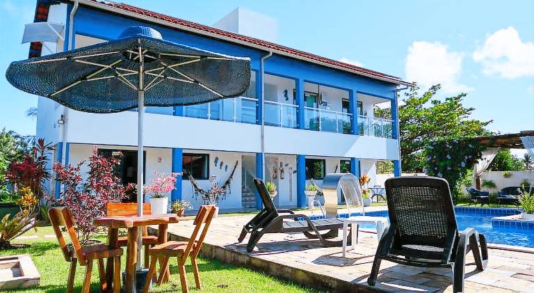 Apartment with yard, pool & terrace in Japaratinga
