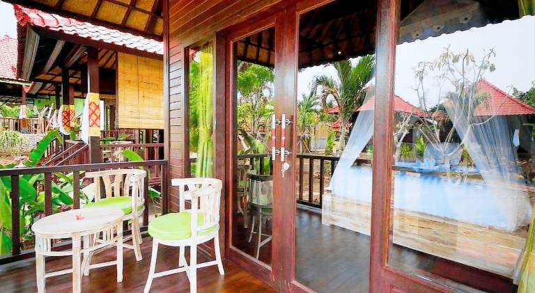 Family-oriented charming bungalow with terrace, pool & yard | Pets are welcome — photo 2