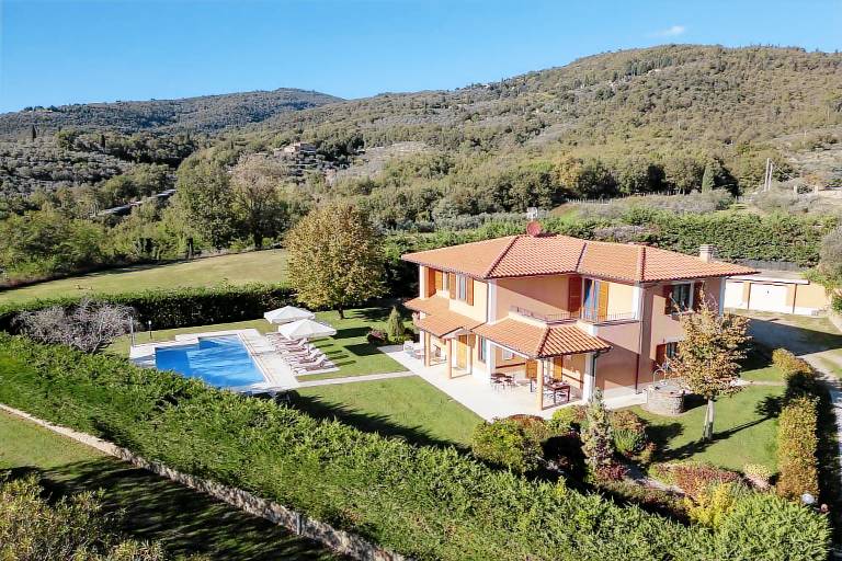 Fully equipped pleasant villa with pool, garden & BBQ | Nature view | Pet-friendly in Loro Ciuffenna