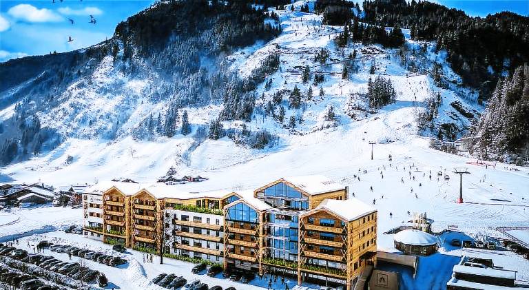 Big rental apartment with pool, terrace & sauna | Ski nearby | Pets allowed in Rauris