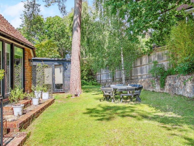 Fir Tree Apartment UK49993