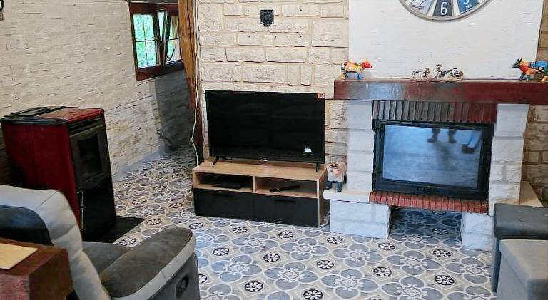 Chalet with hot tub & pool — photo 5