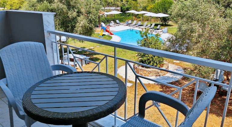 Rental apartment with pool, yard & patio | Perfect for remote work | Pets allowed — photo 3