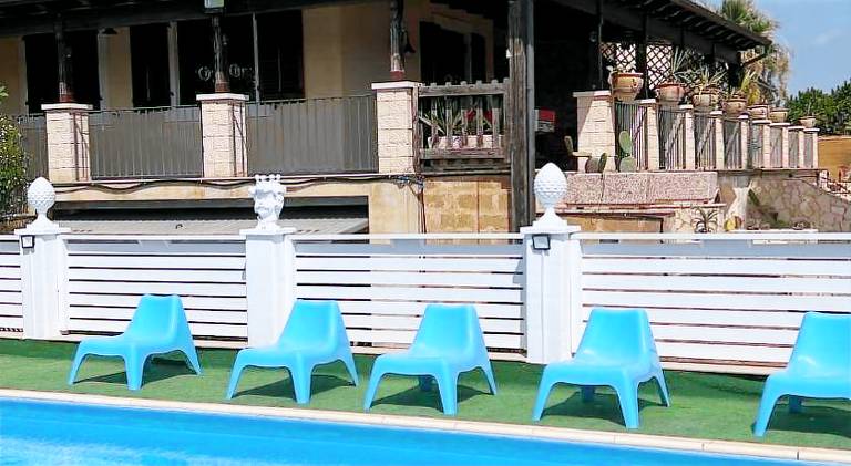 Villa Patrizia with swimming pool and woderful seaview at 1 kilometers about from the beach in Scicl in Scicli