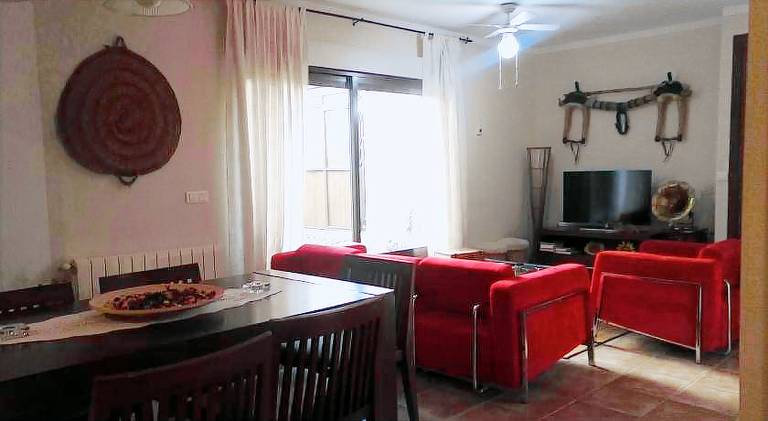 Lovely house with jacuzzi, yard & patio | Pet-friendly — photo 2