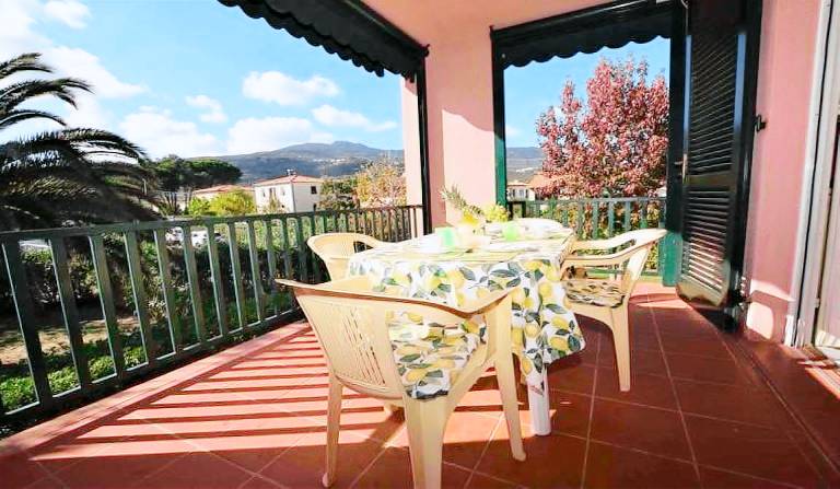Children-friendly apartment with terrace & yard | Close to the beach | Pets allowed in Campo nell'Elba