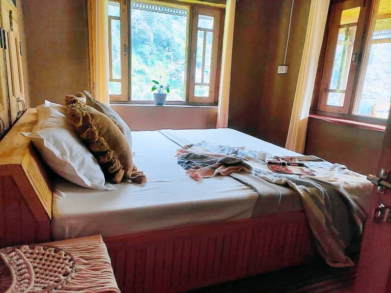 Nice vacation home with yard | Pets allowed — photo 2