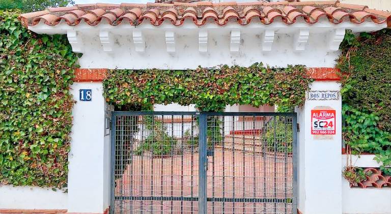 Apartment with patio, grill & garden in Cambrils