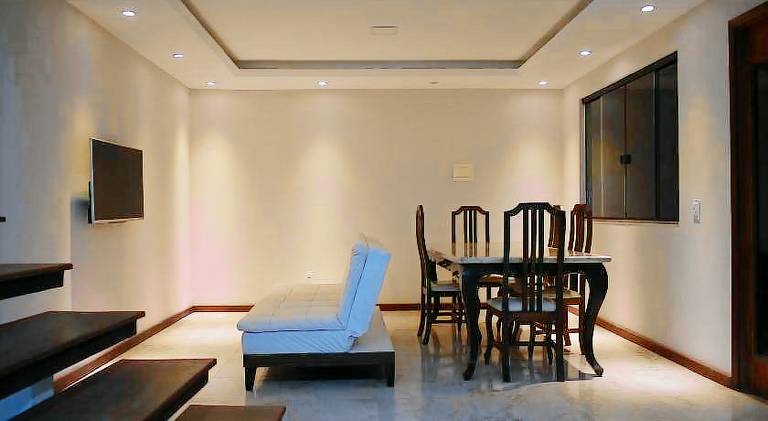 House with pool — photo 4