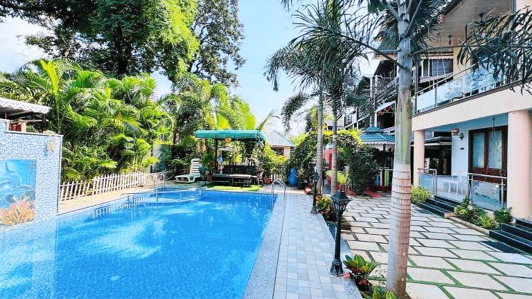 Coastal Bay Inn by Green Apple Stays — photo 3