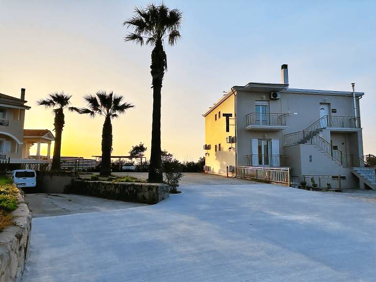 Altamira II · 10 Guests · Veranda & Sea Views — photo 5