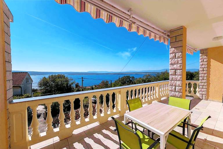 Holiday apartment with air conditioning and sea view in Crikvenica