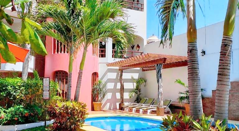 Hotel y Suites Los Encantos in Sayulita