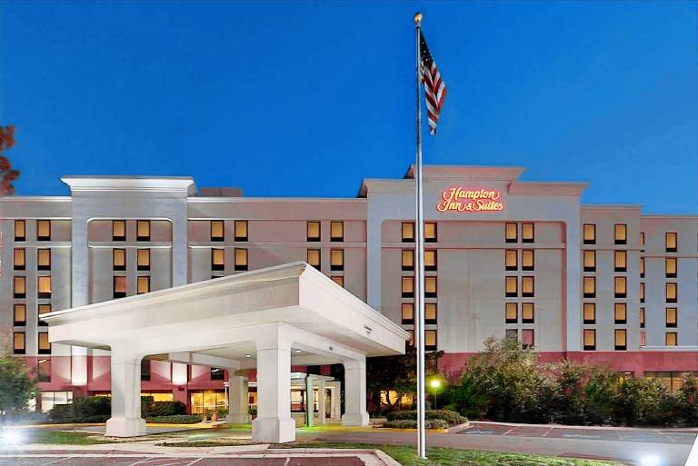 Hampton Inn & Suites Alexandria Old Town Area South in Fairfax, VA