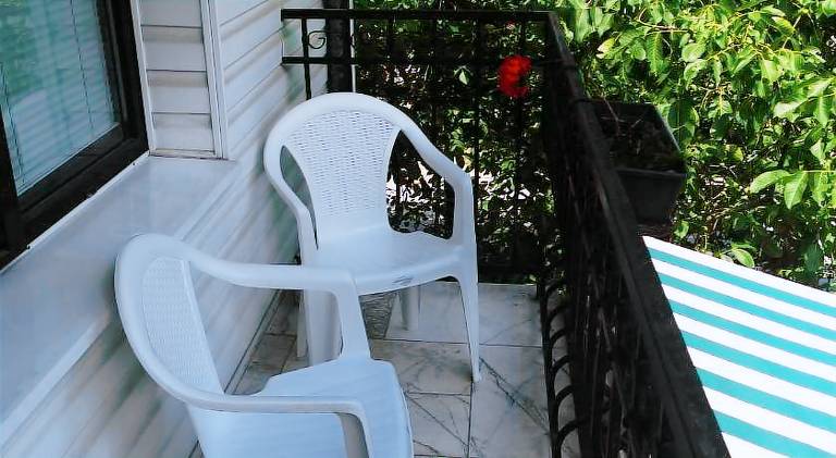 Apartment with yard — photo 5