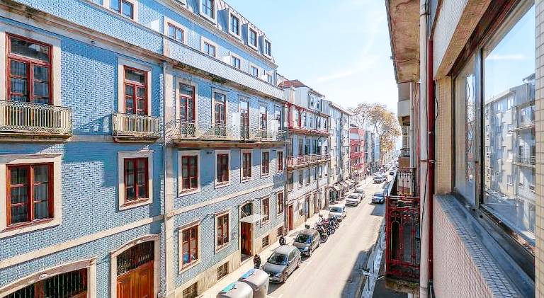 Light-Filled Cedofeita Apt by HostWise — photo 4