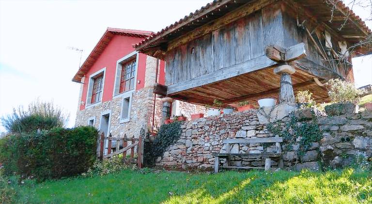 Vacation home with grill & yard in Oviedo