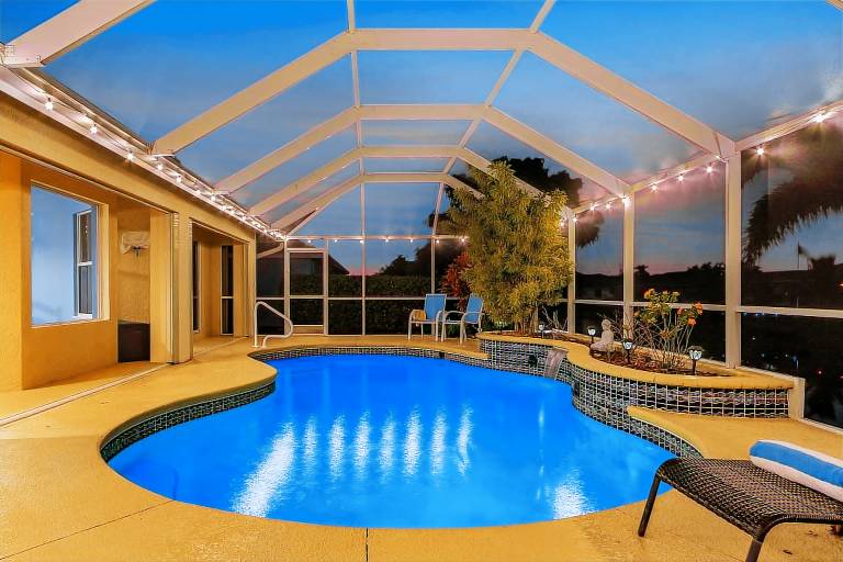 House with private pool & barbecue | Water view — photo 3