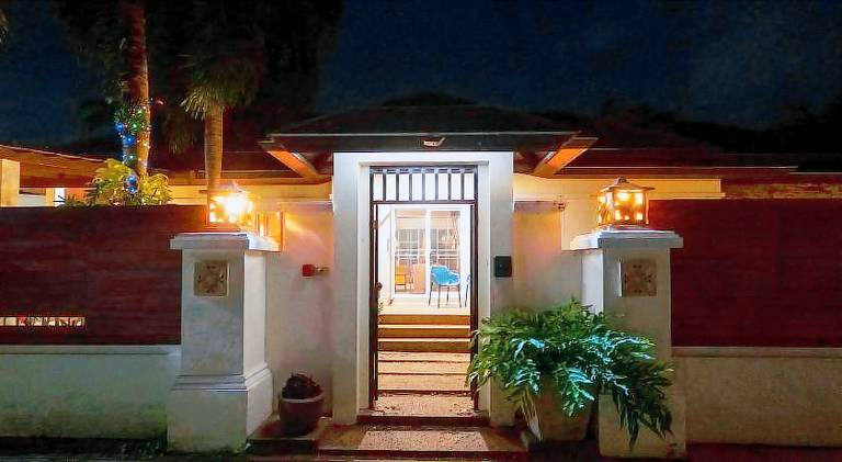 Villa with hot tub & pool in Rawai