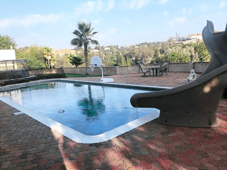 Pension Woodland Hills