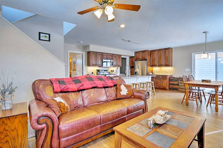 30 Mi to Crested Butte: Dog-Friendly Home By River — photo 4