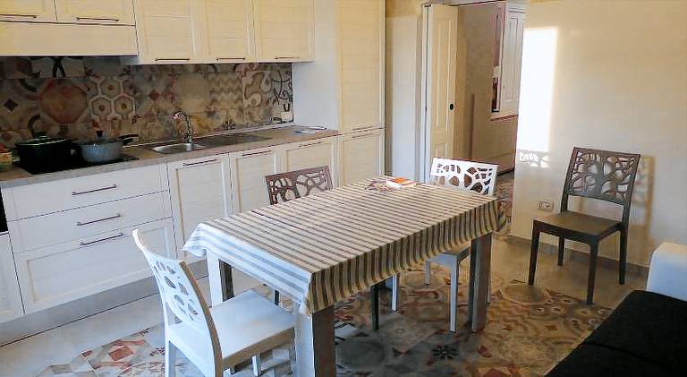 Rental apartment with patio in Massafra