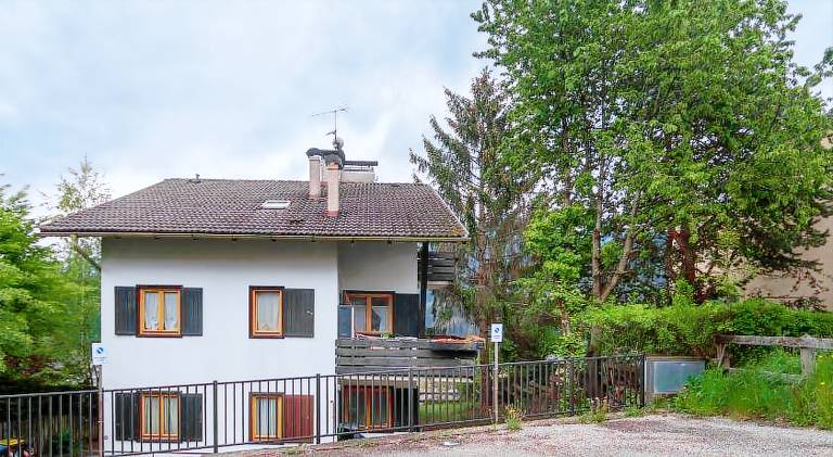 Pleasant apartment with yard & patio | Dogs allowed — photo 5