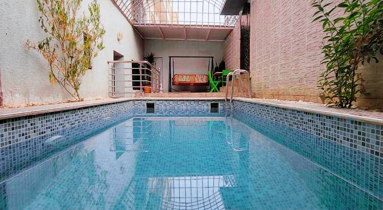 House with pool — photo 3