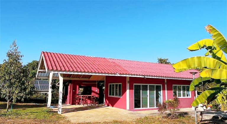 Vacation home with yard, terrace & grill | Water view | Perfect for remote work | Pets allowed — photo 4