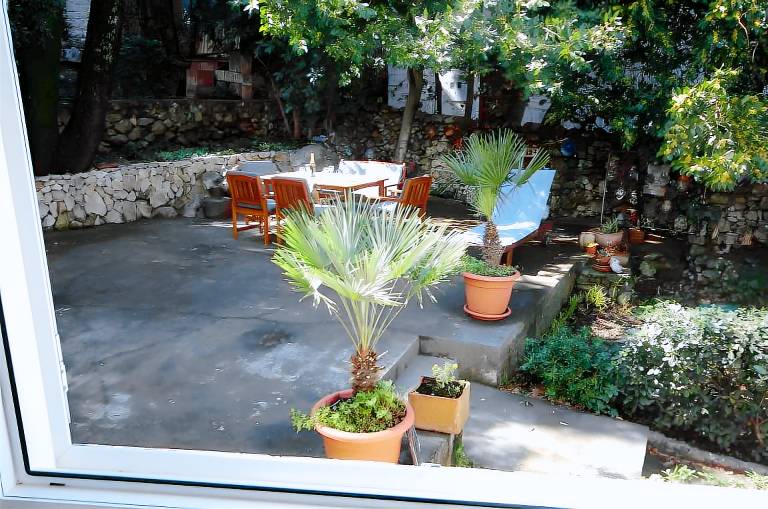 Holiday apartment with barbeque, yard & patio — photo 5
