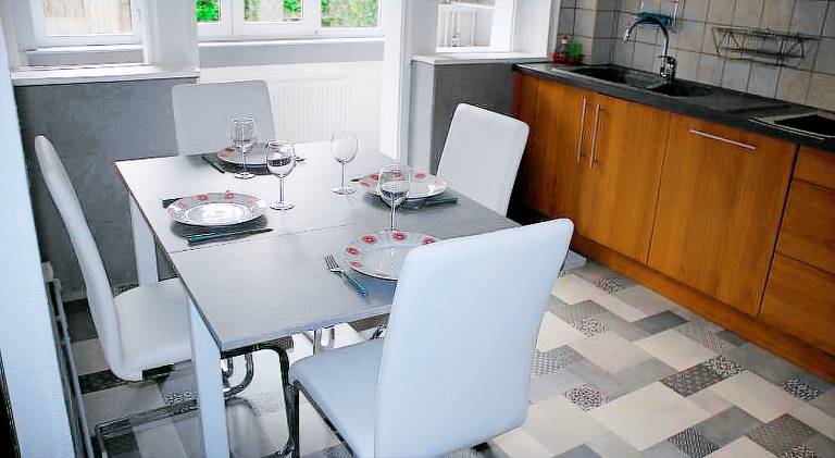 Fully equipped beautiful apartment with hot tub & yard | Suitable for remote work | Pet-friendly — photo 2