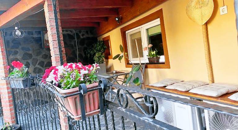 Charming rental apartment with patio | Pet-friendly — photo 5