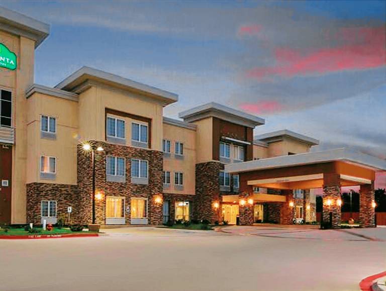 La Quinta Inn & Suites by Wyndham Luling in Luling, TX