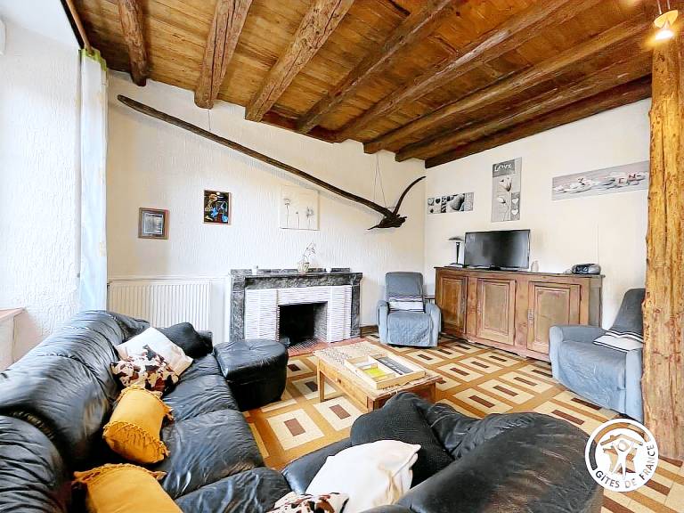 Gite with patio, BBQ & yard | Pets allowed — photo 2