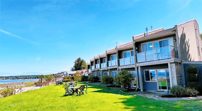 Beachfront King Bed Studio Suite in Nanaimo, BC