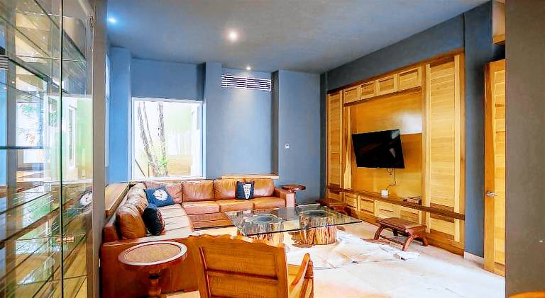 Villa with pool — photo 4