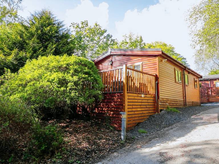 Children-friendly cottage with pool, garden & sauna | Beach view | Pets are welcome in Windermere