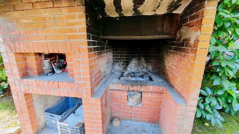 Villa with barbeque & yard | Garden view — photo 4