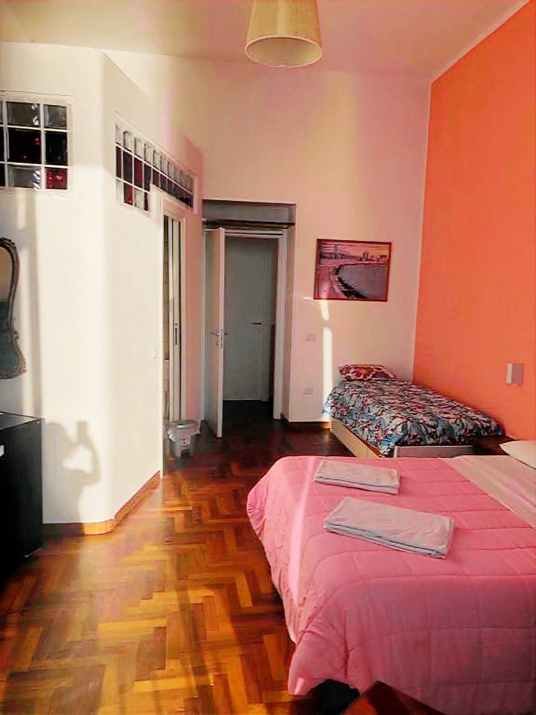 Bed and Breakfast 'Camera La Regina Del Mare' with Balcony, Wi-Fi and Air Conditioning — photo 2