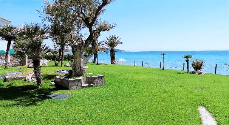 Fully equipped pleasant vacation home with yard & patio | Next to the beach | Suitable for remote work | Dogs allowed — photo 5