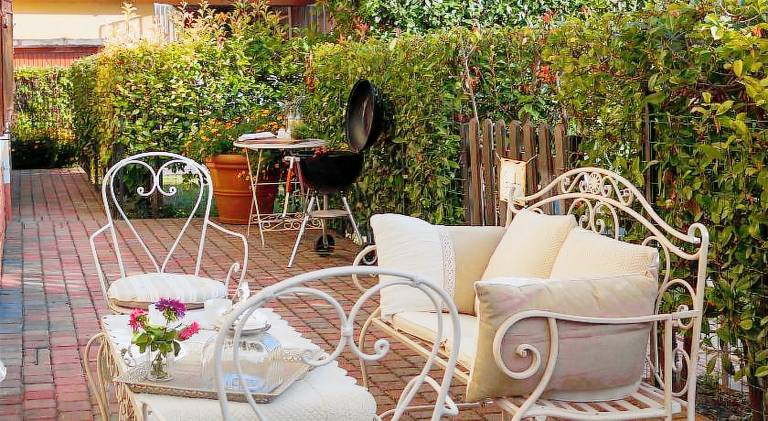 Rental apartment with grill, patio & yard — photo 2